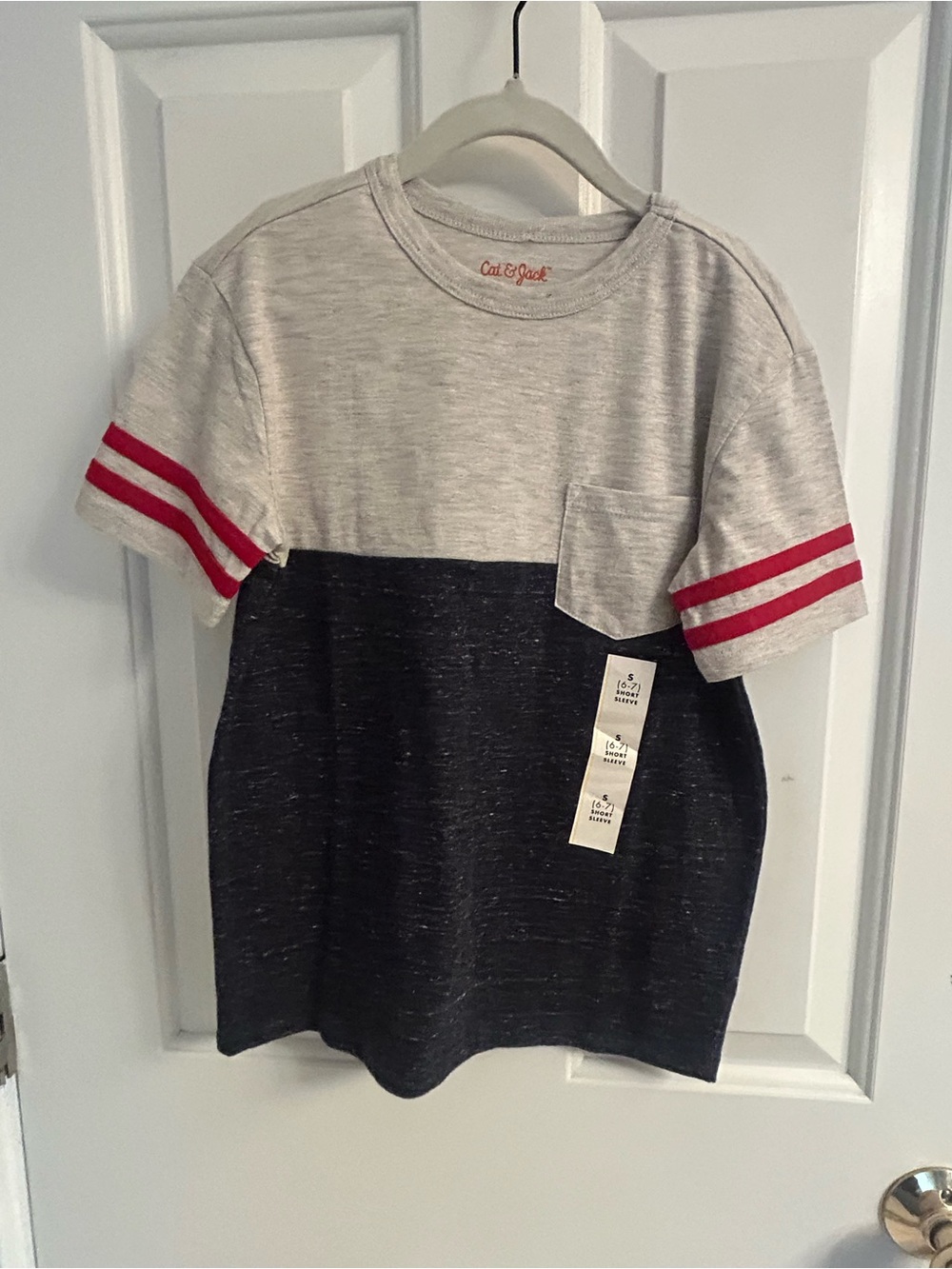 NWT-Boys Cat & Jack Heather Gray and Navy Colorblock Tee with Red Sleeve Stripes